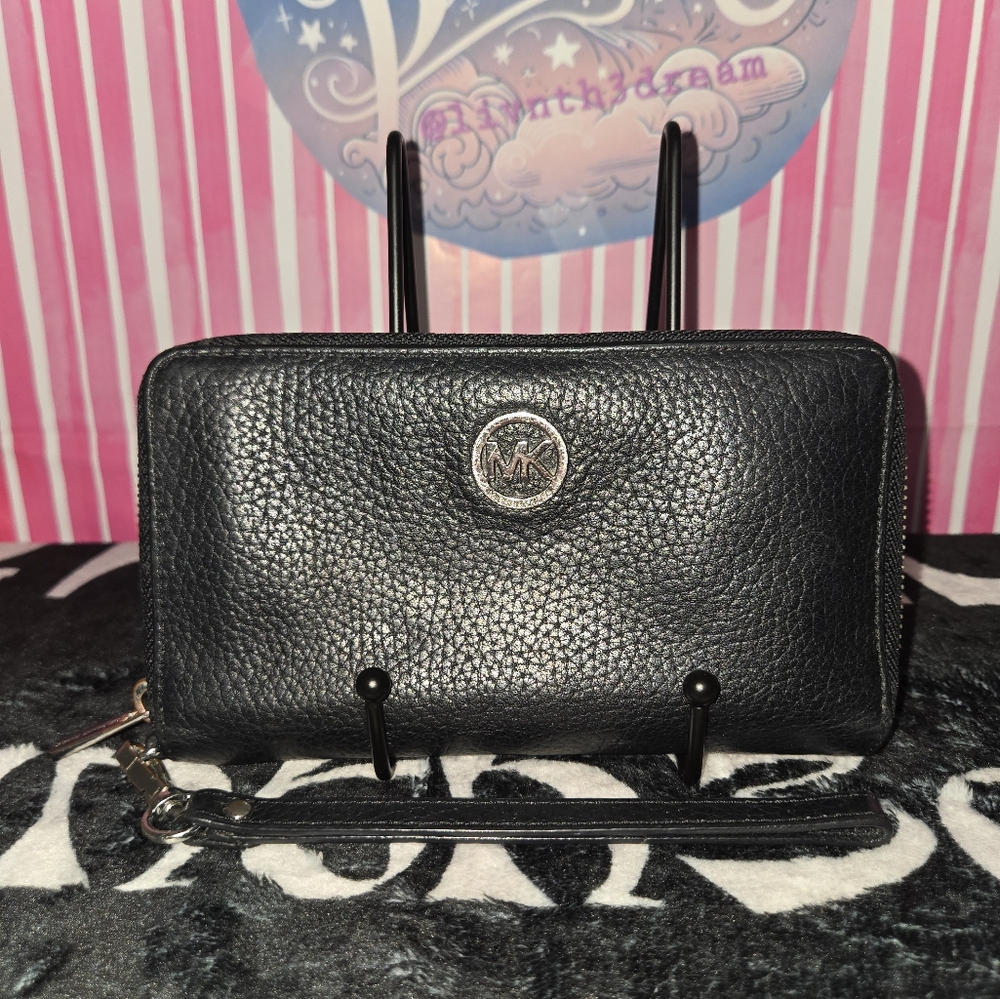 Michael Kors Black Wallet EUC